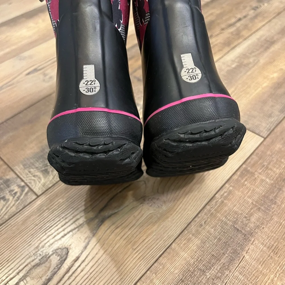 EUC BOG Boots Petal Floral print, Black and Pink Waterproof rain/snow, Size 2